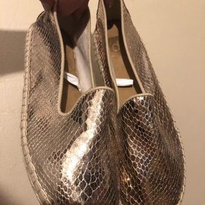 super vibrant & casual twist flats